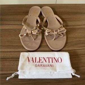 NWOT - Valentino Garavani Nude Rockstud Sandals